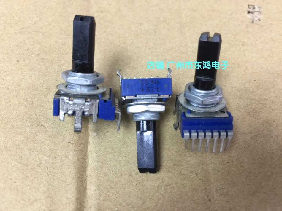 2PCS/LOT ALPSPZ, RK14 type 7 feet double potentiometer, A50K axis long, 20MM double channel volume potentiometer
2PCS/LOT ALPSPZ, RK14 type 7 feet double potentiometer, A50K axis long, 20MM double channel volume potentiometer