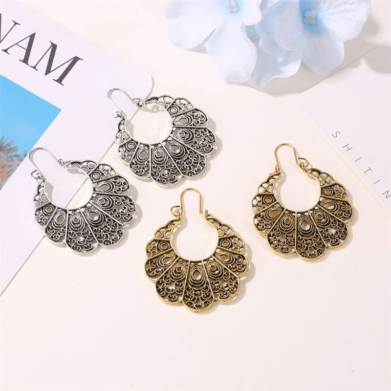 Ear Stud Vintage Varved Cutout Flower Geometric Earrings Elegant Antique Pattern Ear Clip Vintage Earrings
Ear Stud Vintage Varved Cutout Flower Geometric Earrings Elegant Antique Pattern Ear Clip Vintage Earrings