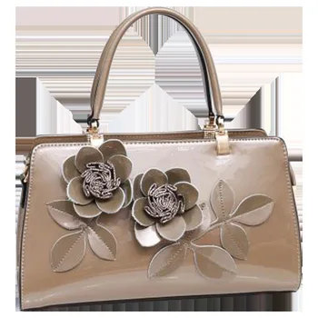 British Style Women's Shoulder Bag Handbags Large Capacity Women's Shoulder Messenger Bags Patent Leather Flowers Luxury Bag
British Style Women's Shoulder Bag Handbags Large Capacity Women's Shoulder Messenger Bags Patent Leather Flowers Luxury Bag