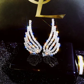Luxus Elegante Feder Engel Flügel Silber Stud Ohrring für Weibliche Zirkonia Kristall Party Hochzeit Ohrringe
Luxus Elegante Feder Engel Flügel Silber Stud Ohrring für Weibliche Zirkonia Kristall Party Hochzeit Ohrringe