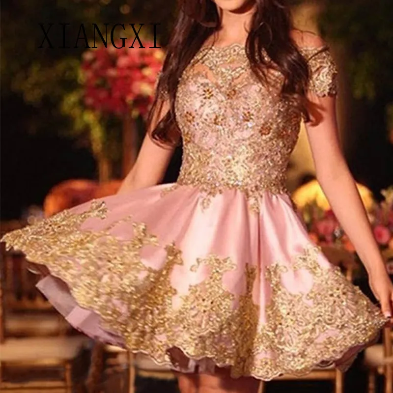 XIANGSHA Pink Homecoming Dresses Lace Appliques A-Line Off The Shoulder Short Sleeves Short Party Dress Homecoming Dress Vestido
XIANGSHA Pink Homecoming Dresses Lace Appliques A-Line Off The Shoulder Short Sleeves Short Party Dress Homecoming Dress Vestido