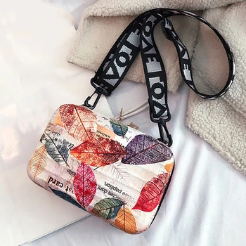 2020 New Personality Shoulder Clutch Mini Square Bag Box Bag Cartoon Color Packet Letter Wide Mini Suitcase Handbag Sac A Main
2020 New Personality Shoulder Clutch Mini Square Bag Box Bag Cartoon Color Packet Letter Wide Mini Suitcase Handbag Sac A Main