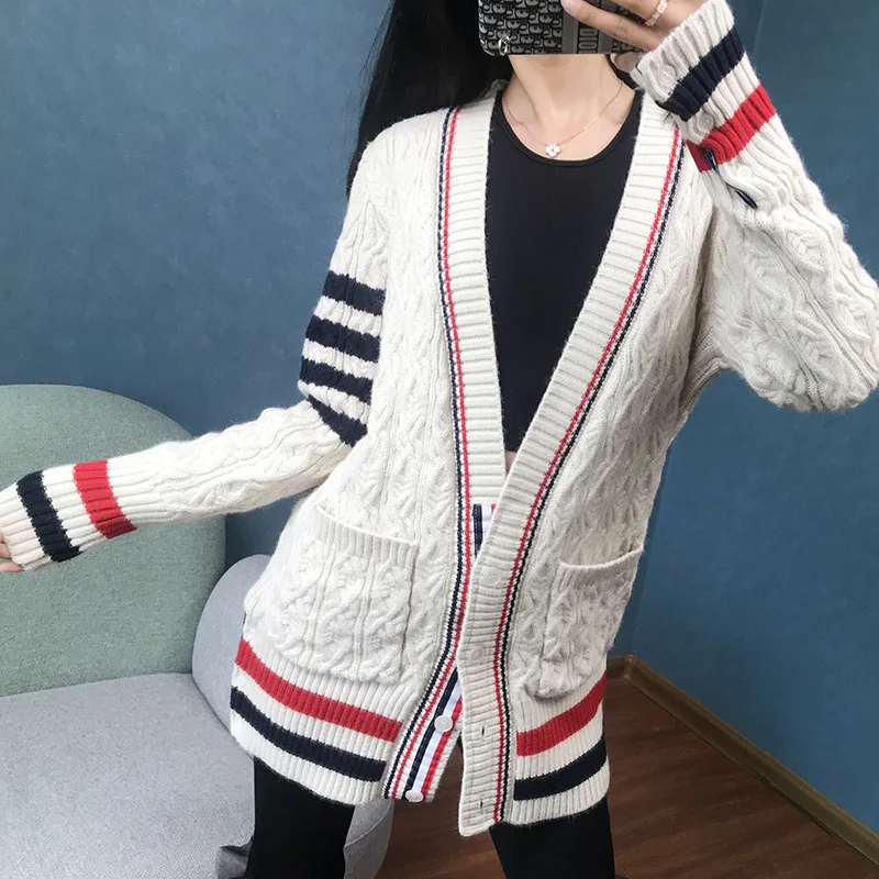 Autumn 2019 New Sweater Contrast Striped Knitwear with Loose Twist Shell Button Cardigan V-Neck Cardigans Women Sweater
Autumn 2019 New Sweater Contrast Striped Knitwear with Loose Twist Shell Button Cardigan V-Neck Cardigans Women Sweater