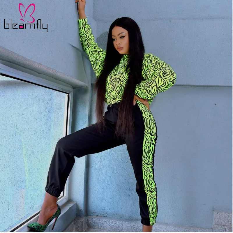 Sexy Two Piece Set Women Autumn Green Irregular Sports Long Sleeve Turtleneck Top + Patchwork Pant Set Casual Tracksuit Outfit
Sexy Two Piece Set Women Autumn Green Irregular Sports Long Sleeve Turtleneck Top + Patchwork Pant Set Casual Tracksuit Outfit