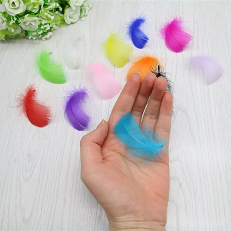 Description Picture 3 of item4-8cm Goose Feathers Natural Swan Samll Feather Diy Color Flutter Plume Stage Wedding Decoration Floating Plumas Spatter Balloon