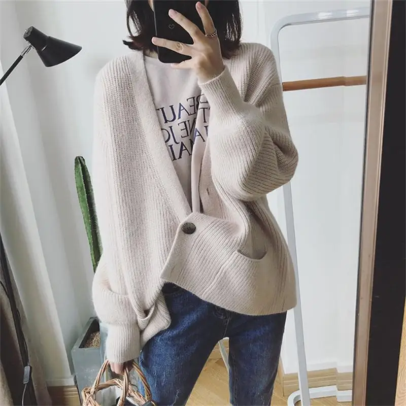 H.SA Women Winter Sweater Cardigans Lantern Sleeve V neck Button Big Pocket Knit Jacket Loose Coat Casual sueter feminino
H.SA Women Winter Sweater Cardigans Lantern Sleeve V neck Button Big Pocket Knit Jacket Loose Coat Casual sueter feminino