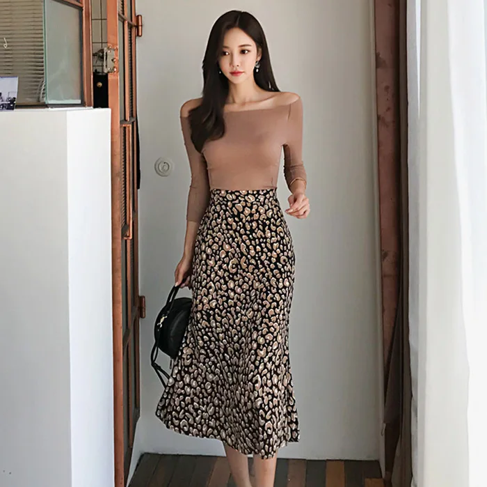 2019 Spring Knit off-Shoulder Horizontal Neck Slim Fit Slimming Sexy Tops + Leopord Pattern Fishtail Skirt Set
2019 Spring Knit off-Shoulder Horizontal Neck Slim Fit Slimming Sexy Tops + Leopord Pattern Fishtail Skirt Set