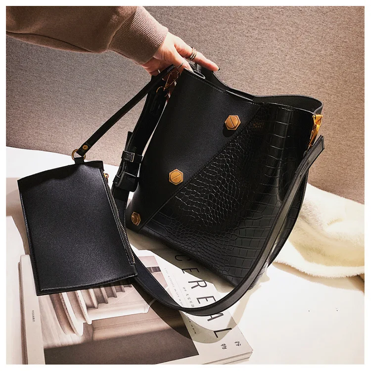 Waliicorners women shoulder bags designer rivet wide strap crossbody bag luxury leather patchwork large bucket big purses 12 H07b93496ff1f4d6bbb52ff9f2e1569bf4