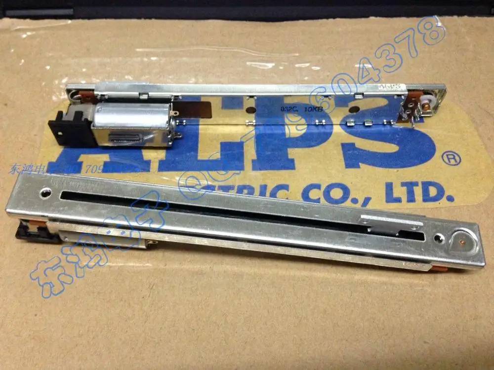 2PCS/LOT ALPS motor drive type 12.8 cm sliding potentiometer B10K, 8MM axis, T type, 3 feet
2PCS/LOT ALPS motor drive type 12.8 cm sliding potentiometer B10K, 8MM axis, T type, 3 feet