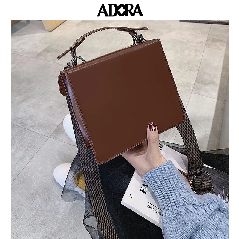 Fashion Wide Shoulder Strap Crossbody Bags Ladies Hand Bags Messenger Bag Purses and Handbags Luxury Handbag Women Bag Designer 
Fashion Wide Shoulder Strap Crossbody Bags Ladies Hand Bags Messenger Bag Purses and Handbags Luxury Handbag Women Bag Designer