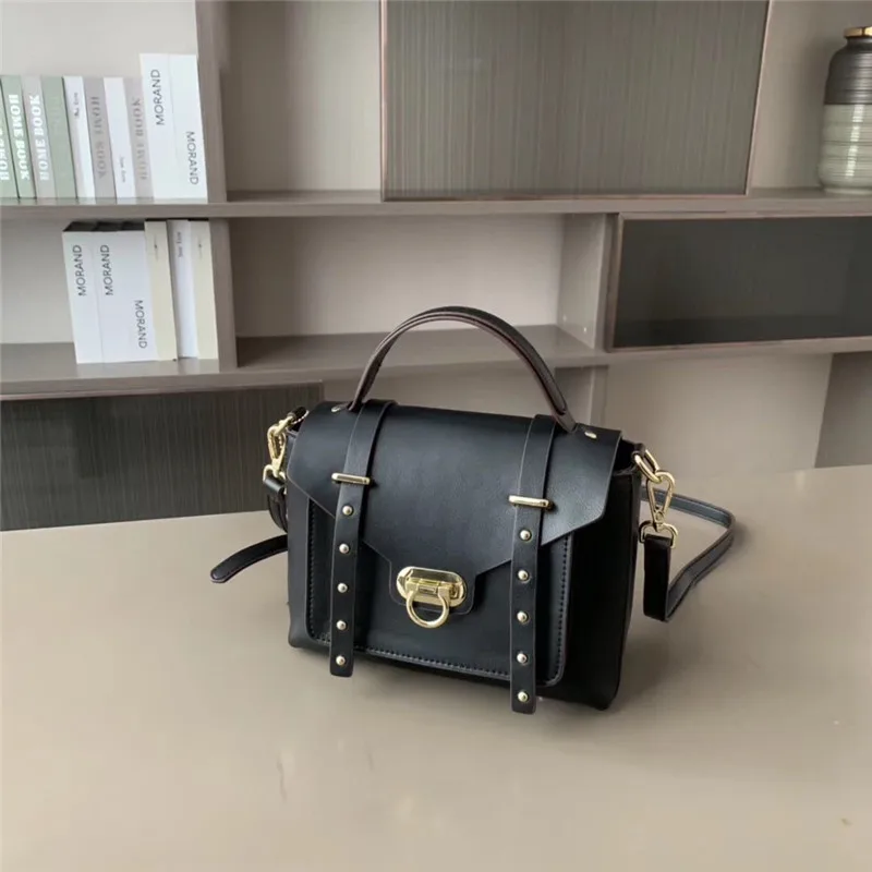 New Fashion Women's Handbag Genuine Leather Shoulder Crossbody Bag Fashion Trend Design Cover Rivet 
New Fashion Women's Handbag Genuine Leather Shoulder Crossbody Bag Fashion Trend Design Cover Rivet