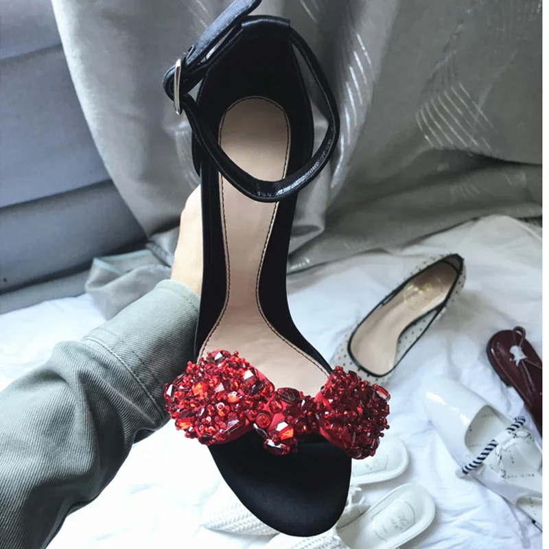 2019 Crystal Embellished Woman Shoes Peep Toe Buckle Design Woman Gladiator Chic Slingback Women Sandals Butterfly Knot Decor