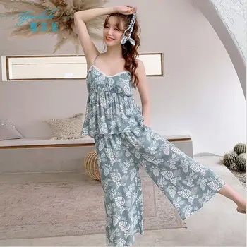 Women's Leaf printing nightgown Sexy spaghetti strap Pajamas Two-Piece Set Silk fabric Casual home clothing (have chest pad)
Women's Leaf printing nightgown Sexy spaghetti strap Pajamas Two-Piece Set Silk fabric Casual home clothing (have chest pad)