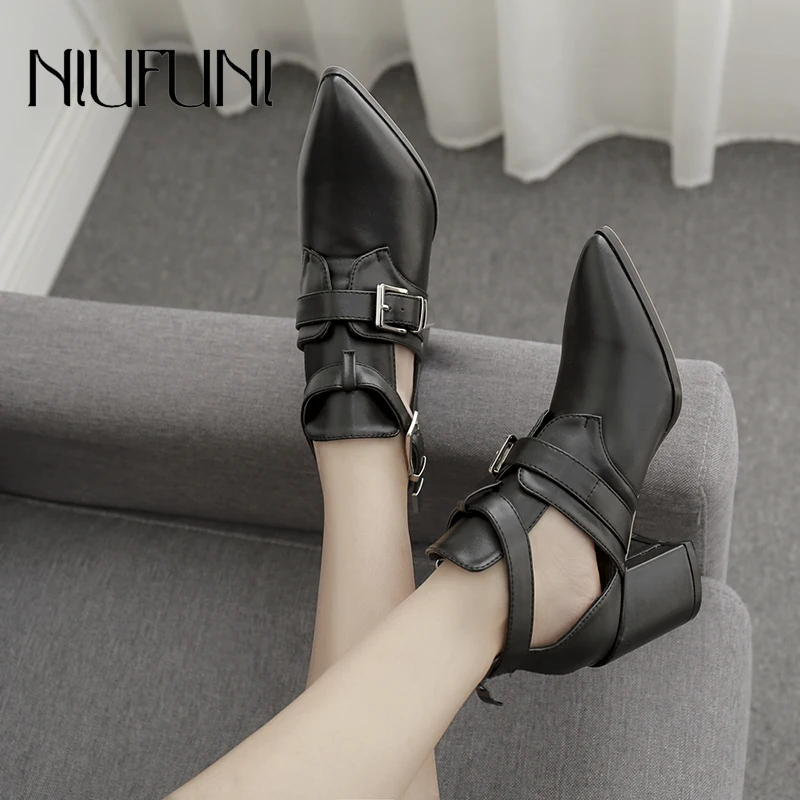 2019 Fashion Plus Size 35-42 Solid Color Pointed Women Boots Belt Buckle Thick Heels High Heels Boots Women Sexy Western Boots
2019 Fashion Plus Size 35-42 Solid Color Pointed Women Boots Belt Buckle Thick Heels High Heels Boots Women Sexy Western Boots