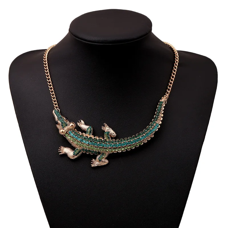 

LiuXSP Female Baroque Full Rhinestones Luxurious Crocodile Shape Necklace Women Personality Statement Style Necklaces Pendants