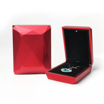 Fashion Jewelry Box Premium Piano Paint Pendant Ring Box Diamond Velvet LED Proposal Anniversary Gift Box
Fashion Jewelry Box Premium Piano Paint Pendant Ring Box Diamond Velvet LED Proposal Anniversary Gift Box