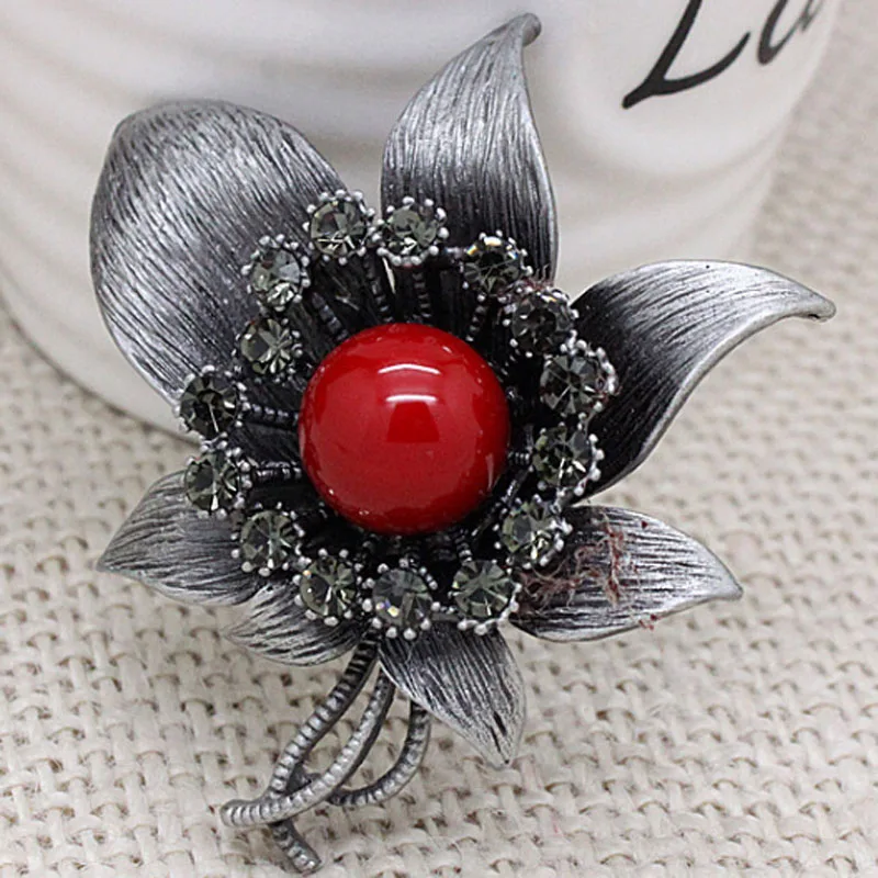 Женское украшение в винтажном стиле
Женское украшение в винтажном стиле