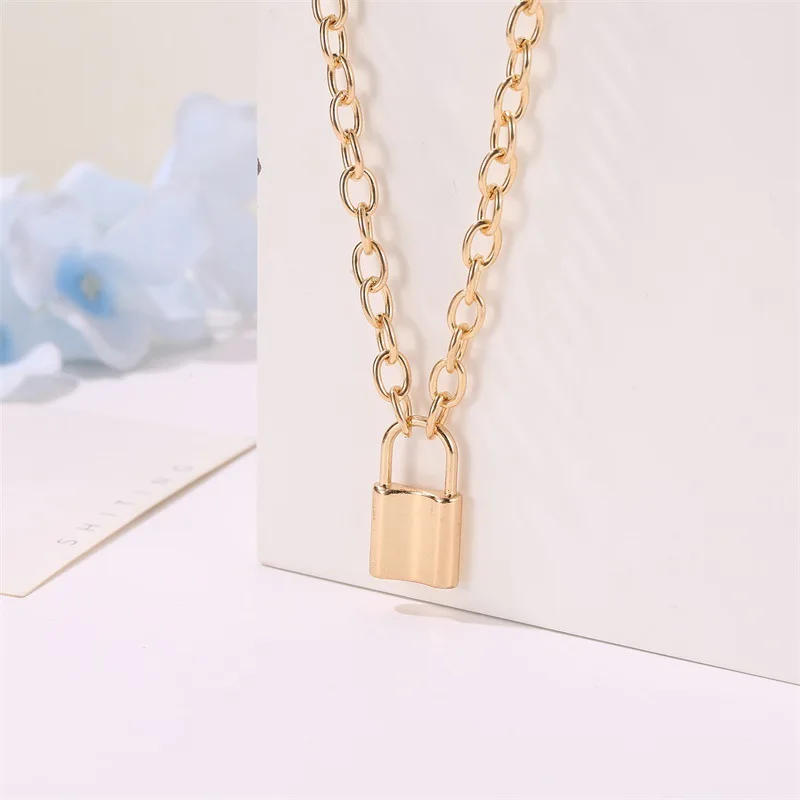 2020 New Chain Necklace Shine Personality Punk Lock Heart Square Metal Chain Simple Necklace Style For Women Jewelry Gifts
2020 New Chain Necklace Shine Personality Punk Lock Heart Square Metal Chain Simple Necklace Style For Women Jewelry Gifts