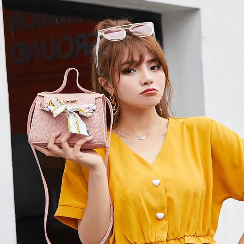 Brand Women's Handbags 2020 New Solid Color Lychee Pattern Scarf Pouch Shoulder Messenger Bag Mini ladies lock Hand bag sac
Brand Women's Handbags 2020 New Solid Color Lychee Pattern Scarf Pouch Shoulder Messenger Bag Mini ladies lock Hand bag sac