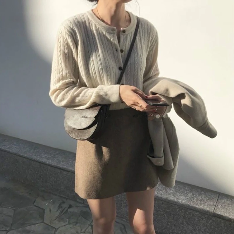 Women Cardigan Autumn Coat 2019 Casual Long Sleeve Sweater Tops Solid Color Knitted Button Cardigans Sweaters Ladies Outwear 
Women Cardigan Autumn Coat 2019 Casual Long Sleeve Sweater Tops Solid Color Knitted Button Cardigans Sweaters Ladies Outwear