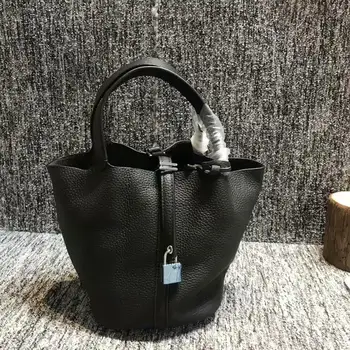 Louis Brand High Quality Genuine Leather Female Bag First Layer Soft Cowhide Vegetable Basket 2020 New Women Purse and Handbags
Louis Brand High Quality Genuine Leather Female Bag First Layer Soft Cowhide Vegetable Basket 2020 New Women Purse and Handbags