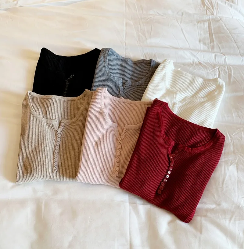 Spring new buttoned V-neck long-sleeved sweater bottoming shirt solid color is thinner and tight-fitting knit top
Spring new buttoned V-neck long-sleeved sweater bottoming shirt solid color is thinner and tight-fitting knit top