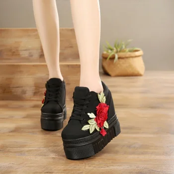 Increased Roses Inner Embroidery Cloth Shoes Plant Flowers Thick Bottom Low-Top Sponge Shoes
Increased Roses Inner Embroidery Cloth Shoes Plant Flowers Thick Bottom Low-Top Sponge Shoes