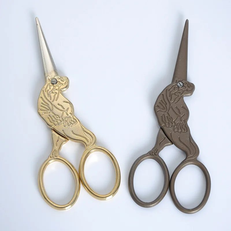 ZOYOONE Vintage Tiger-Shaped 12 Zodiac Shaped Titanium-Plated Durable Retro Embroidered Scissors Mini Tailor Scissors Tools E
ZOYOONE Vintage Tiger-Shaped 12 Zodiac Shaped Titanium-Plated Durable Retro Embroidered Scissors Mini Tailor Scissors Tools E