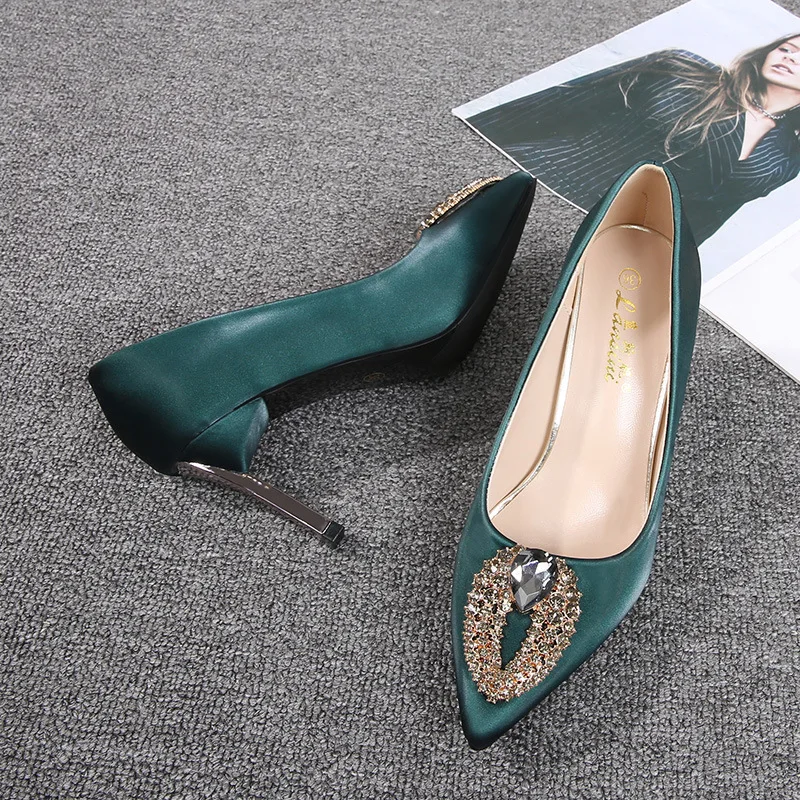 Shoes Woman Pumps Rhinestones Silk Slip On 6CM 8CM Thin High Heels Pointed Toe Shallow shoes for women women shoes size 35-42
Shoes Woman Pumps Rhinestones Silk Slip On 6CM 8CM Thin High Heels Pointed Toe Shallow shoes for women women shoes size 35-42