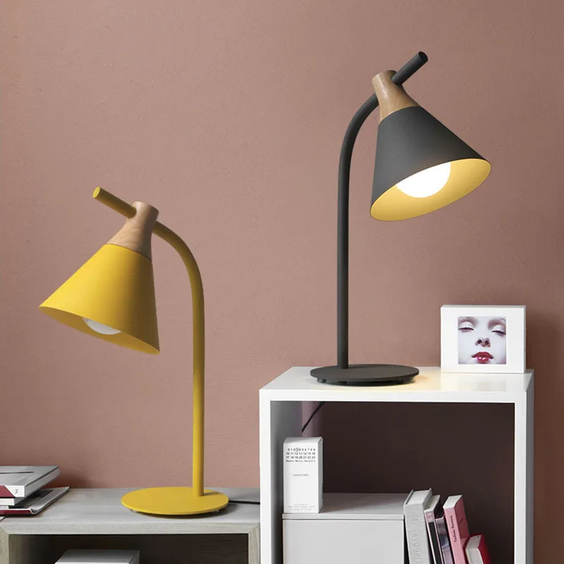 Macron Nordic post-modern table lamp creative hotel bedroom decoration lamp study eye protection bedside lamp 
Macron Nordic post-modern table lamp creative hotel bedroom decoration lamp study eye protection bedside lamp