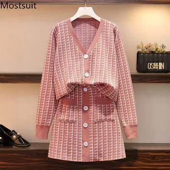Plus Size Plaid Knitted 2 Piece Skirt Suits Women V-neck Cardigans Tops + Single Breasted A-line Skirt Suits Fashion Ladies Sets
Plus Size Plaid Knitted 2 Piece Skirt Suits Women V-neck Cardigans Tops + Single Breasted A-line Skirt Suits Fashion Ladies Sets