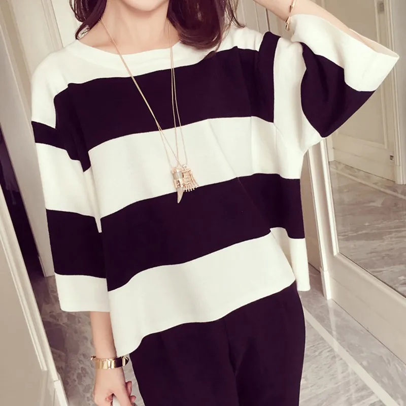 DCasual Loose Knitted Striped Women T shirt 2019 Autumn Knitted T-shirt Round Neck Tee Tops Three Quarter Sleeve Thicken T-shirt
DCasual Loose Knitted Striped Women T shirt 2019 Autumn Knitted T-shirt Round Neck Tee Tops Three Quarter Sleeve Thicken T-shirt