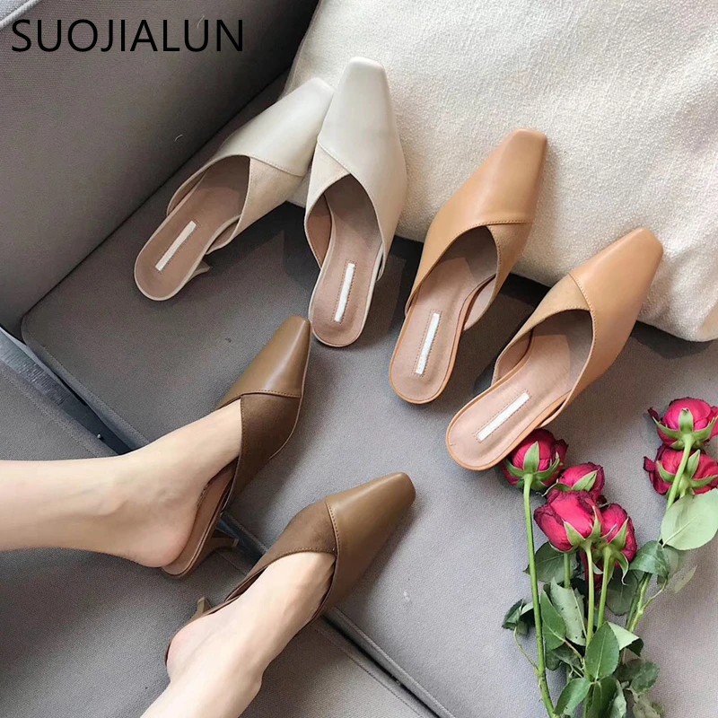 

SUOJIALUN Ladies Slides Luxury Brand Beach Mules Shoes 2019 Autumn Women Pointed Toe Square Med Heels Outsides Mules Slipper