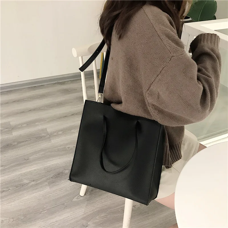 2020 Korean spring wild wild diagonal bag casual temperament large capacity solid color shoulder bag simple female bag
2020 Korean spring wild wild diagonal bag casual temperament large capacity solid color shoulder bag simple female bag