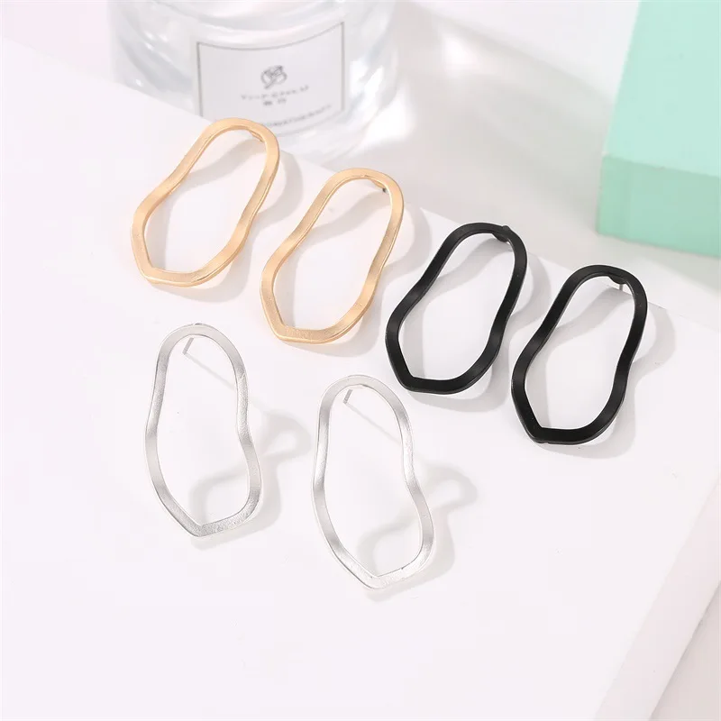 Women Exaggerated Wave Atmospheric Earrings Simple Fashion Metal Geometric Irregular Hollow Earrings
Women Exaggerated Wave Atmospheric Earrings Simple Fashion Metal Geometric Irregular Hollow Earrings