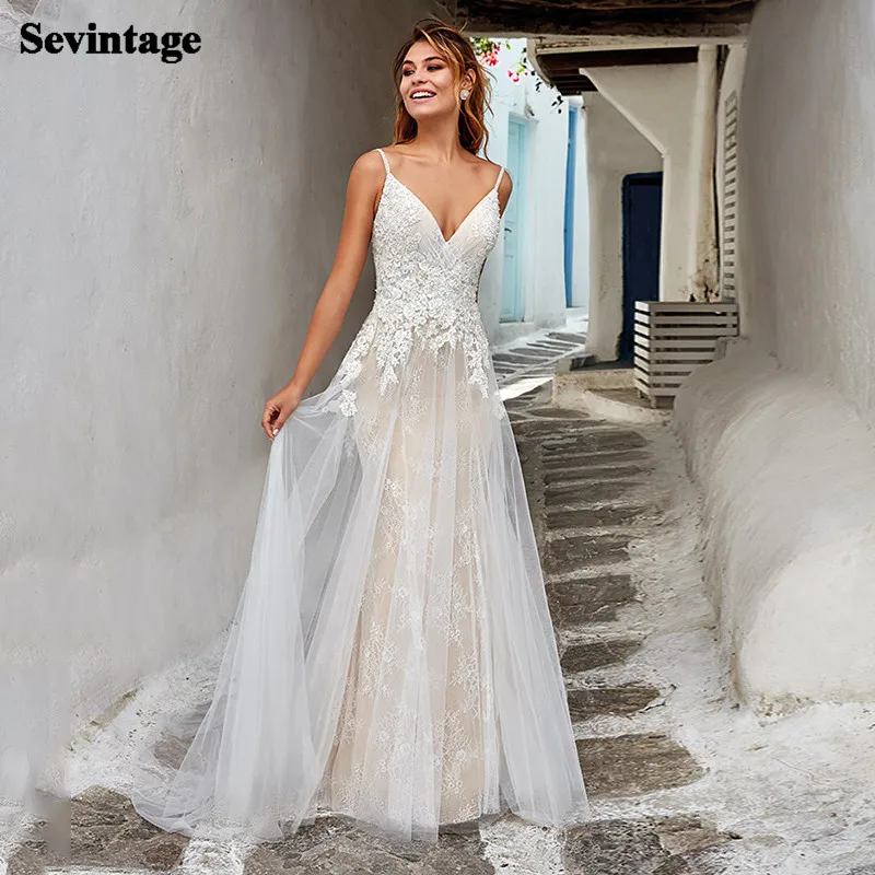 Sevintage Lace Boho Wedding Dresses Beach Appliques Buttons Backless Bridal Gown Princess Long Train Bride Party Dresses 2020
Sevintage Lace Boho Wedding Dresses Beach Appliques Buttons Backless Bridal Gown Princess Long Train Bride Party Dresses 2020