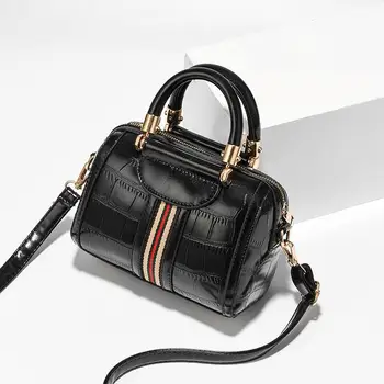 Louis Brand Tassel Fashion Women Bag Leather Handbags Shoulder Bag Small Flap Crossbody Bags for Women 2020 Messenger Bags gg 
Louis Brand Tassel Fashion Women Bag Leather Handbags Shoulder Bag Small Flap Crossbody Bags for Women 2020 Messenger Bags gg
