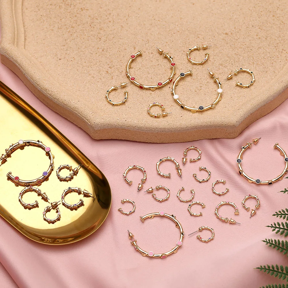 2020 Summer New Design Colorful Dripping Dots Filled Small Ear Cuff Clip On Earring Basic Gold Hoop Earrings For Women
2020 Summer New Design Colorful Dripping Dots Filled Small Ear Cuff Clip On Earring Basic Gold Hoop Earrings For Women