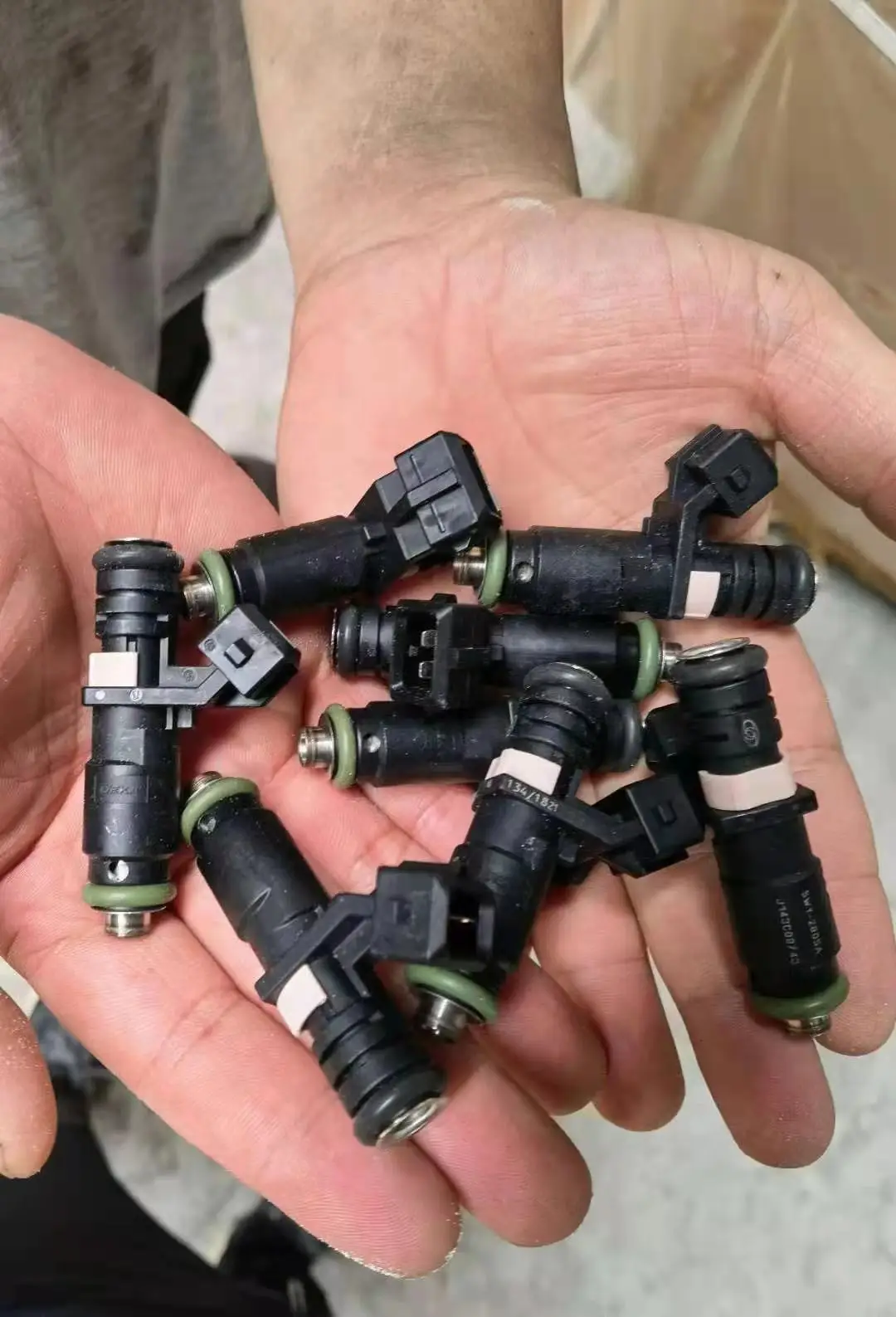 4x High Quality Fuel injector nozzle 5WY-2805A, 5WY2805A, 7163001198 for Kia Car accessories Fast delivery
4x High Quality Fuel injector nozzle 5WY-2805A, 5WY2805A, 7163001198 for Kia Car accessories Fast delivery