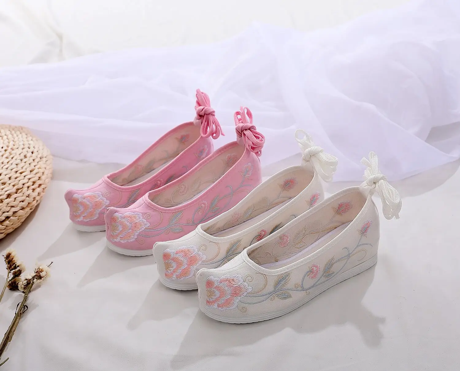 Orchid Elevator 3 Centimeter Arched Shoe New Products Antique Style Lace-up Alice Head Embroidered Shoes