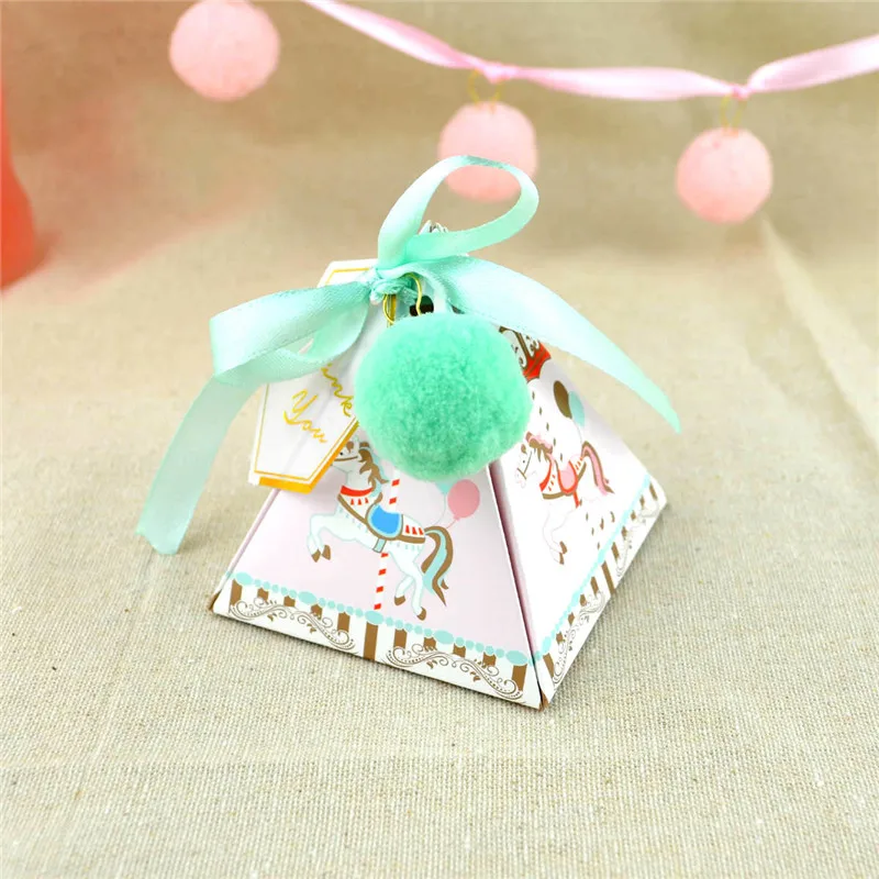 

New Triangular Pyramid Christmas Carousel Candy Box Wedding Favors And Gifts Packing Chocolate Boxes Baby Shower Party Supplies