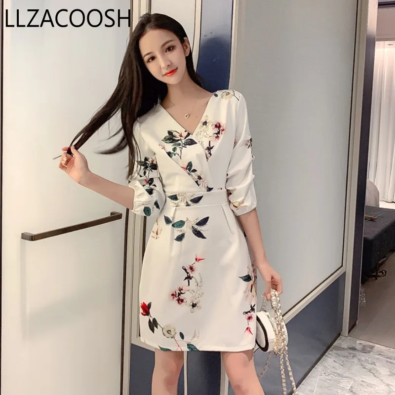 2019 Women Autumn OL Half Sleeve Robe Femme High Quality Floral Print Designers Elegant V-Neck Party Mini Dress Vestidos
2019 Women Autumn OL Half Sleeve Robe Femme High Quality Floral Print Designers Elegant V-Neck Party Mini Dress Vestidos