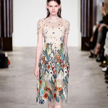 2019 New Runway Elegant Embroidery lace Casual Slim Fashion dress O-neck Sexy Women A-line Vintage mesh dresses Vestidos robe
2019 New Runway Elegant Embroidery lace Casual Slim Fashion dress O-neck Sexy Women A-line Vintage mesh dresses Vestidos robe