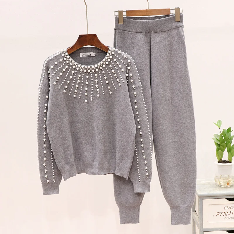 2019 Autumn New knitted sweater Pullover women Fashion Beading Diamond Long sleeve Sweater + Casual Pants Women two piece outfit
2019 Autumn New knitted sweater Pullover women Fashion Beading Diamond Long sleeve Sweater + Casual Pants Women two piece outfit