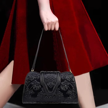 Elegant New Clutch Female Chinese Style Large Capacity Crossbody Multi-Purpose Dinner Retro Embossing Leather Packet handbags
Elegant New Clutch Female Chinese Style Large Capacity Crossbody Multi-Purpose Dinner Retro Embossing Leather Packet handbags