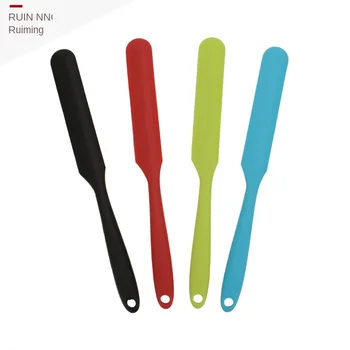 All-inclusive Integrated Long Strip Silicone Scraper Butter Cream Mixing Knife Baking Long Strip Scraper 
All-inclusive Integrated Long Strip Silicone Scraper Butter Cream Mixing Knife Baking Long Strip Scraper