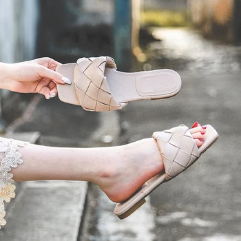 2020 New Women Slippers Weave Square Low Heel Flip Flops Females Open Toe Flats Outdoor Slides Ladies Dress Woman Elegant Shoes
2020 New Women Slippers Weave Square Low Heel Flip Flops Females Open Toe Flats Outdoor Slides Ladies Dress Woman Elegant Shoes