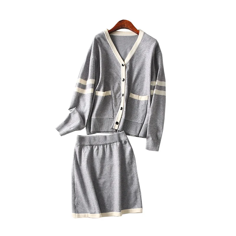 One's 2019 Retro Contrast Color Western Style Single Breasted V-neck Knitted Cardigan + Skirt Two Pieces Entity
One's 2019 Retro Contrast Color Western Style Single Breasted V-neck Knitted Cardigan + Skirt Two Pieces Entity