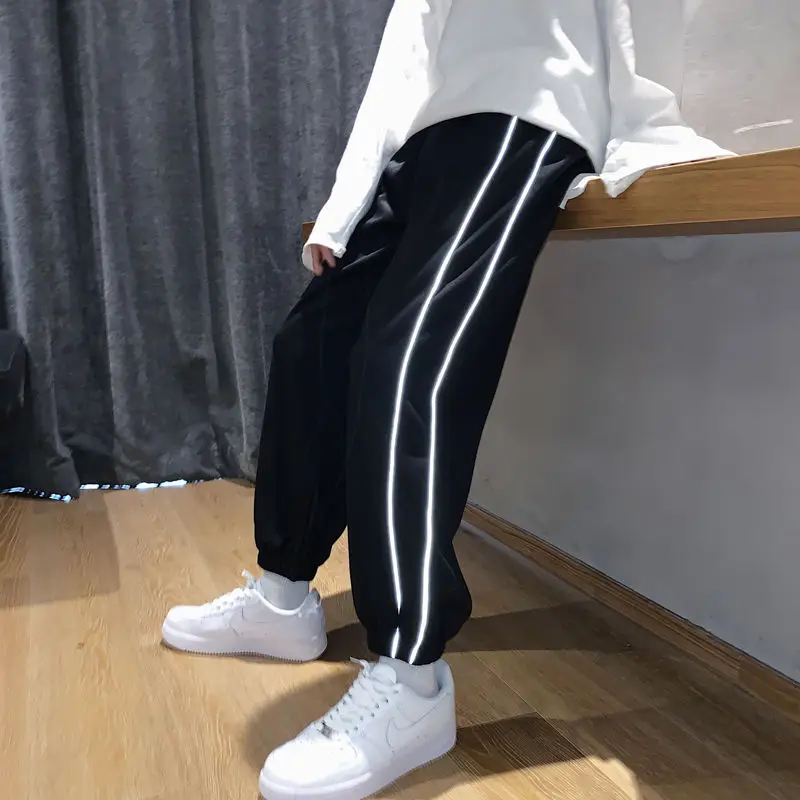 Reflective Sweatpants Men's Fashion Casual Pants Men Streetwearhip-hop Loose Straight Trousers Mens Joggers Track Pants S-2XL
Reflective Sweatpants Men's Fashion Casual Pants Men Streetwearhip-hop Loose Straight Trousers Mens Joggers Track Pants S-2XL
