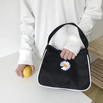Ladies' Small Handbag Vintage Underarm Bag Zipper Half Moon Bags Waterproof Cloth Purse Women Daisy Embroidery Tote Day Cluth
Ladies' Small Handbag Vintage Underarm Bag Zipper Half Moon Bags Waterproof Cloth Purse Women Daisy Embroidery Tote Day Cluth